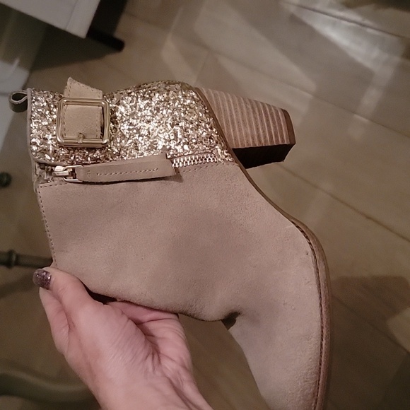 Gianni Bini gorgeous tan and gold sparkle boots! Size 8.5. - Picture 15 of 16